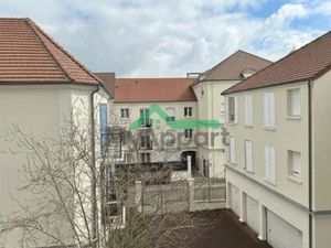 Location meublée appartement 1 pièce 23 m² à Voisins-le-Bretonneux (78960)  820 €