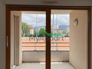 Location meublée appartement 2 pièces 50 m² à Annecy (74000)  1 040 €