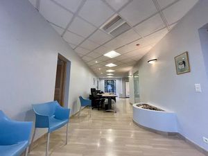 Location meublée locaux professionnels 8 pièces 200 m² à Vence (06140)  2 500 €