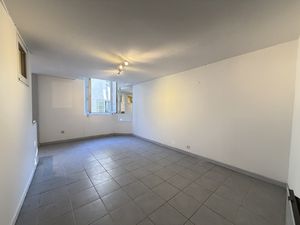 A VENDRE JOLI T1 BIS RÉNOVÉ 32 M2 - 83670 BARJOLS