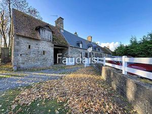 Mme. Amandine Guilaine