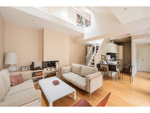 PARIS VII - RUE DE VERNEUIL