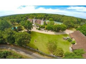 Élégante propriété de campagne avec piscine  court de tennis et 2 5 hectares