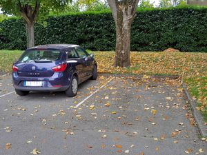 PLACE DE PARKING -