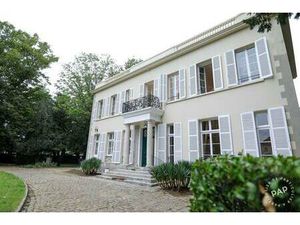 Exceptionnel et rare en région Parisienne . Maison rouge en Brie 77370 Demeure néo-classiq