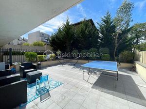 F2 UNIQUE SUR VAUJOURS AVEC TERRASSE DE 74 M²