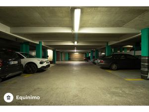 Deux places de stationnement côte à côte situés rue d'Alésia