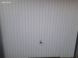 GARAGE individuel sécurisé sans charge: voiture  garde meubles...