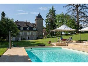 Propriete à vendre 17 pièces proche de Curemonte (19)