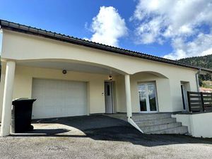 Maison familiale avec espace de vie complet de plein pied à Remiremont .