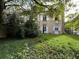 RARE - MOULINS CENTRE - APPT DE CARACTERE AVEC HARDIN ET GARAGE