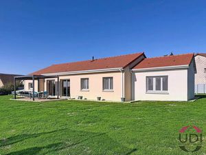 Pavillon récent de 2017 avec double garage et terrain clos – Ars-les-Favets (20 min de Mon