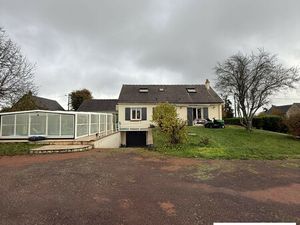 Maison avec piscine couverte