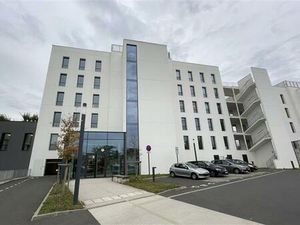 Location bureau REZE 188 m²