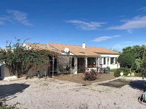 Maison vue panoramique sur les montagnes