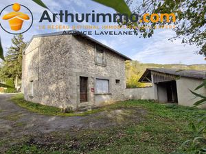 Maison de village avec dépendances et terrain à Ilhat en Ariège