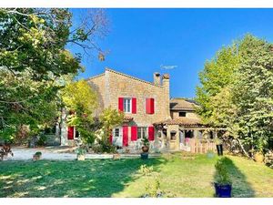 Loft provençal avec dépendance et installations équestres