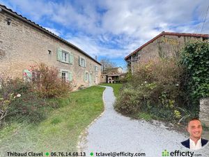 Vente maison 6 pièces 184.9 m² à Ruffec (16700)  199 900 €