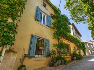 Maison de village unique avec cave à vin et terrasses