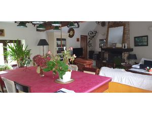 GRANDE MAISON AVEC PISCINE ET GRAND TERRAIN