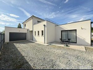 Belle maison familiale moderne basse consommation