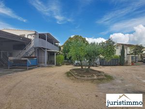 Rare à TRAVAILLAN – Propriété de caractère sur 2000 m² avec habitation principale  deux T2