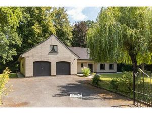 TIJDLOZE VILLA OP 3.317 M2 BOIS DE STRIHOUX