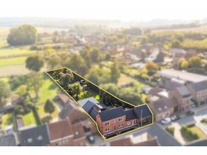 Veelzijdige (dubbele) woning met loods op ruim perceel