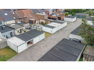Garagebox met oplaadpunt in het centrum van Niel.