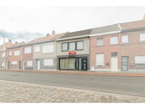 Gezinswoning met mogelijkheden te Hemiksem.