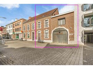 Woning met handelsgedeelte en opslagplaats.