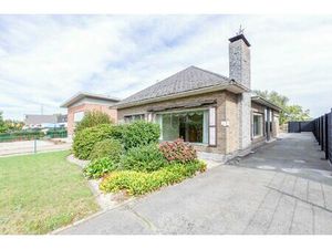 Praktische bungalow met werkplaats en weiland van 3.059 m²