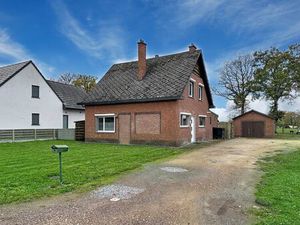 Deels gerenoveerde woning met 3 slaapkamers  op een groot perceel  eventueel 2 bouwplaatse