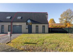 Halfopen recente woning te koop!