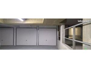 Plusieurs box ou parking à louer