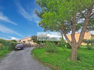 Charmante maison de plain-pied avec jardin arboré – Travaillan