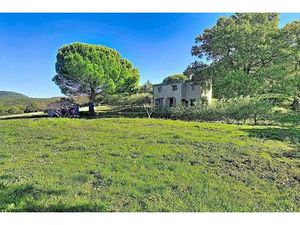 Grand Cabanon plein de charme au c½ur de la campagne provençal