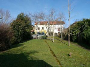 Maison avec jardin et accès direct à la rivière pour location saisonni