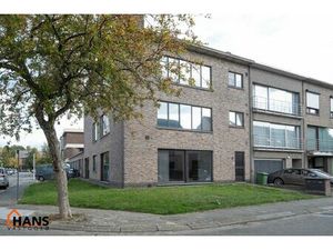 Gelijkvloersappartement deels gerenoveerd.