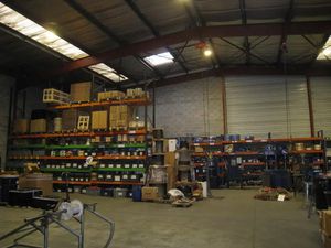Location entrepot et bureaux environ 764m² - GEMENOS 13420