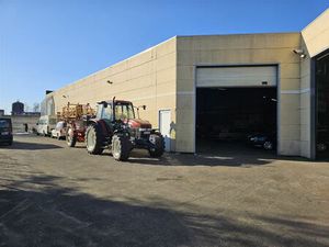 Magazijn met kantoorunit te Drongen