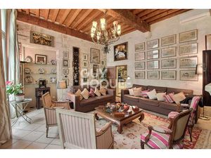 A Tarascon  Magnifique Maison de Maître avec terrasse.