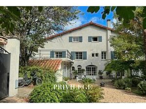 Collonges-Au-Mont-D’Or Maison de charme 9 pièces 310 m2 Terrain 1 500 m2 Piscine