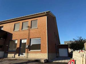 Maison de commerce située en plein centre d’Eghezée