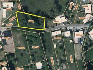 Terrain à bâtir d'une contenance de 13 ares  72 centiares.