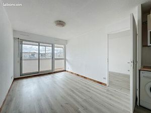 Loue à l'année t2 lavandou