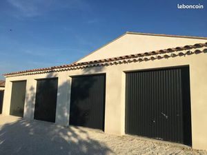 Garages dans cour sécurisée
