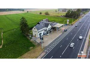 JOLI COMMERCE 156 m2 + PARKING + HABITATION -3800 EUROS/MOIS