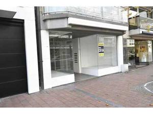 Local commercial situé dans l'avenue Dumortier à quelques pa