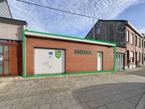 ENTREPOT ou garage (de 1971)  187 m²  poss. de construction.